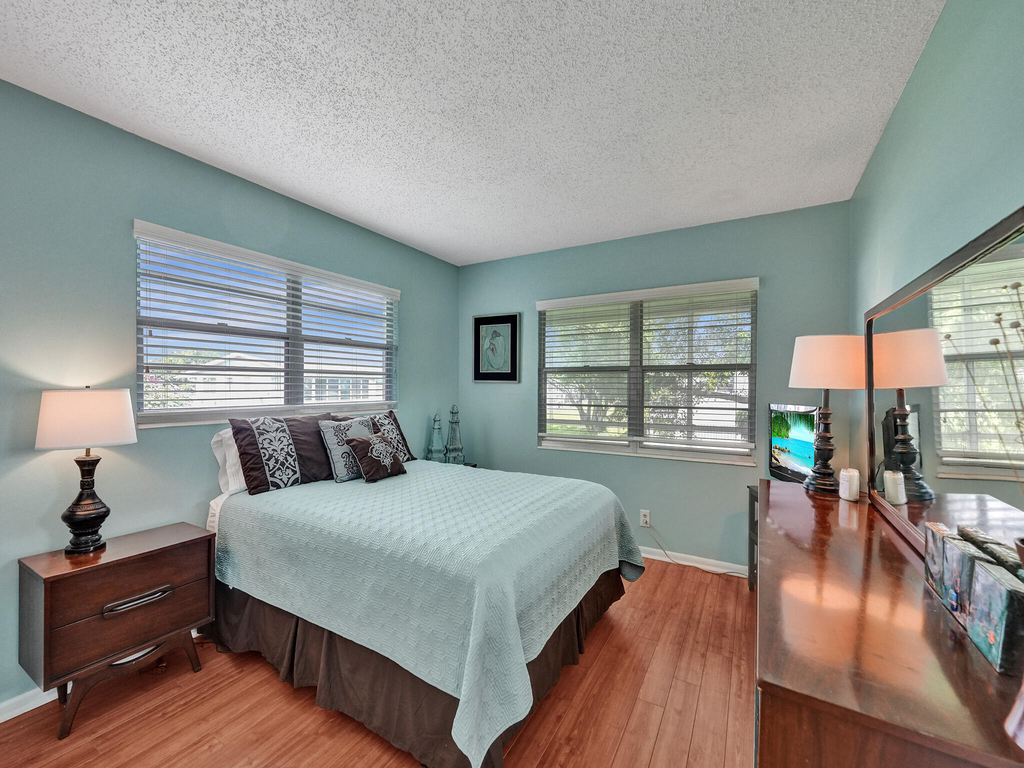 232 Farnham J - Photo 11