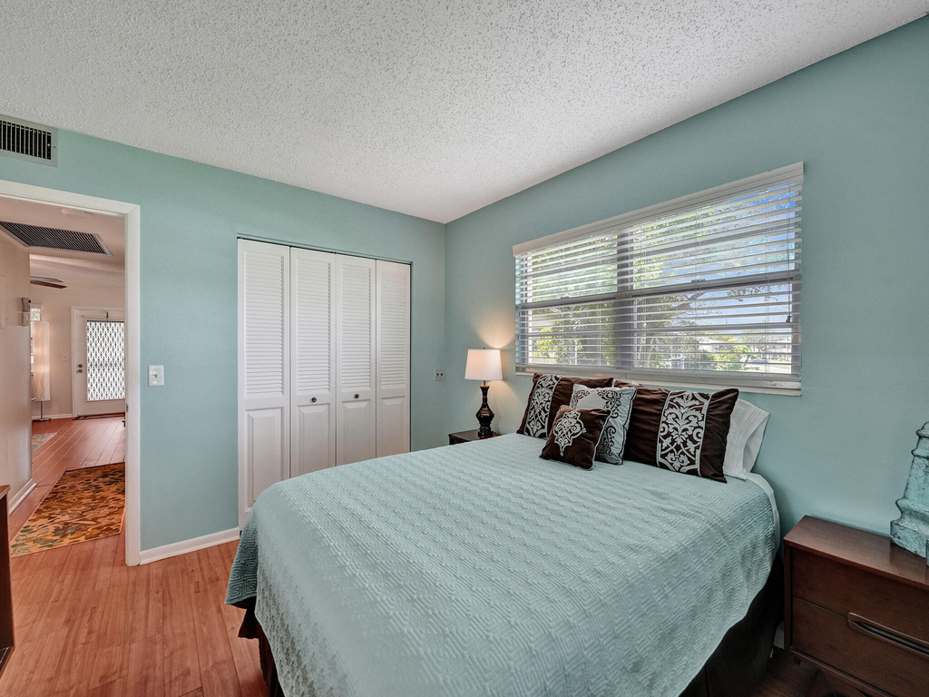 232 Farnham J - Photo 4