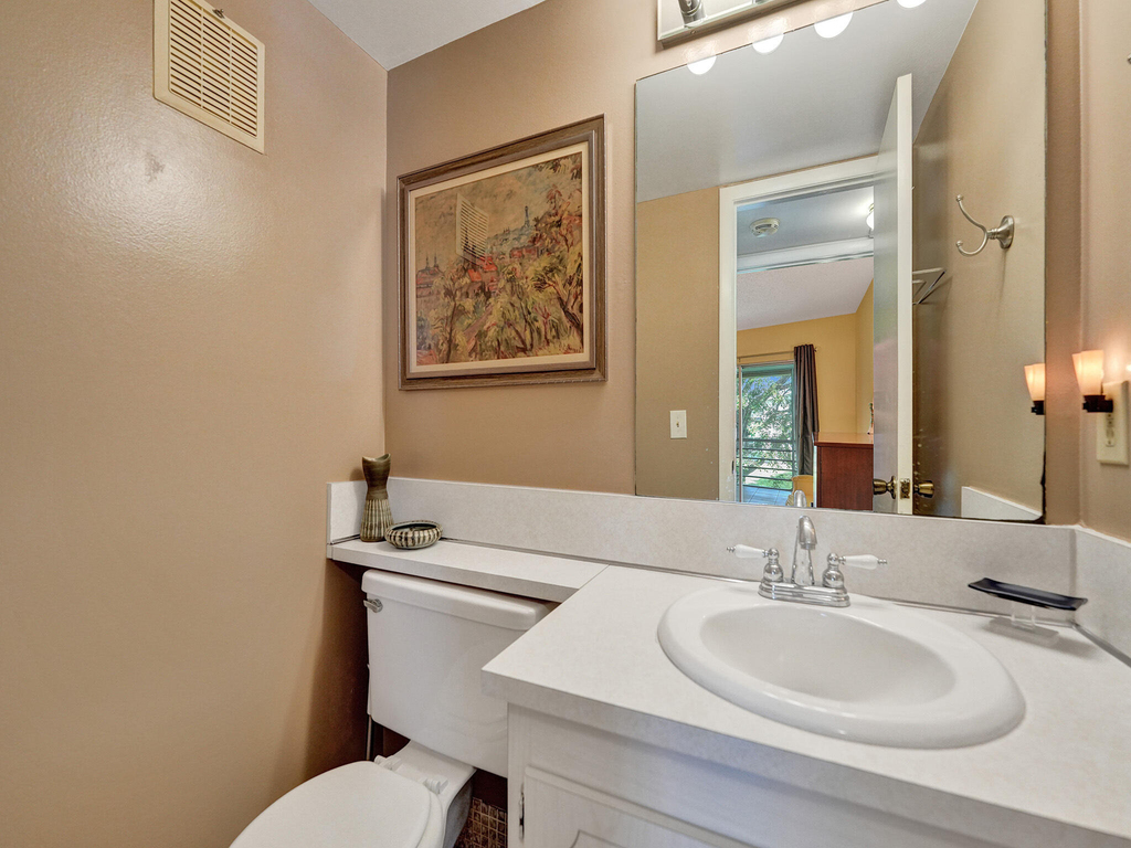 232 Farnham J - Photo 18