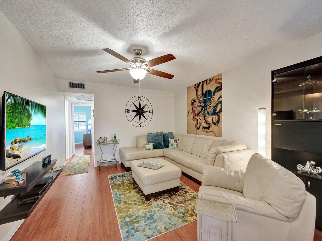 232 Farnham J - Photo 1