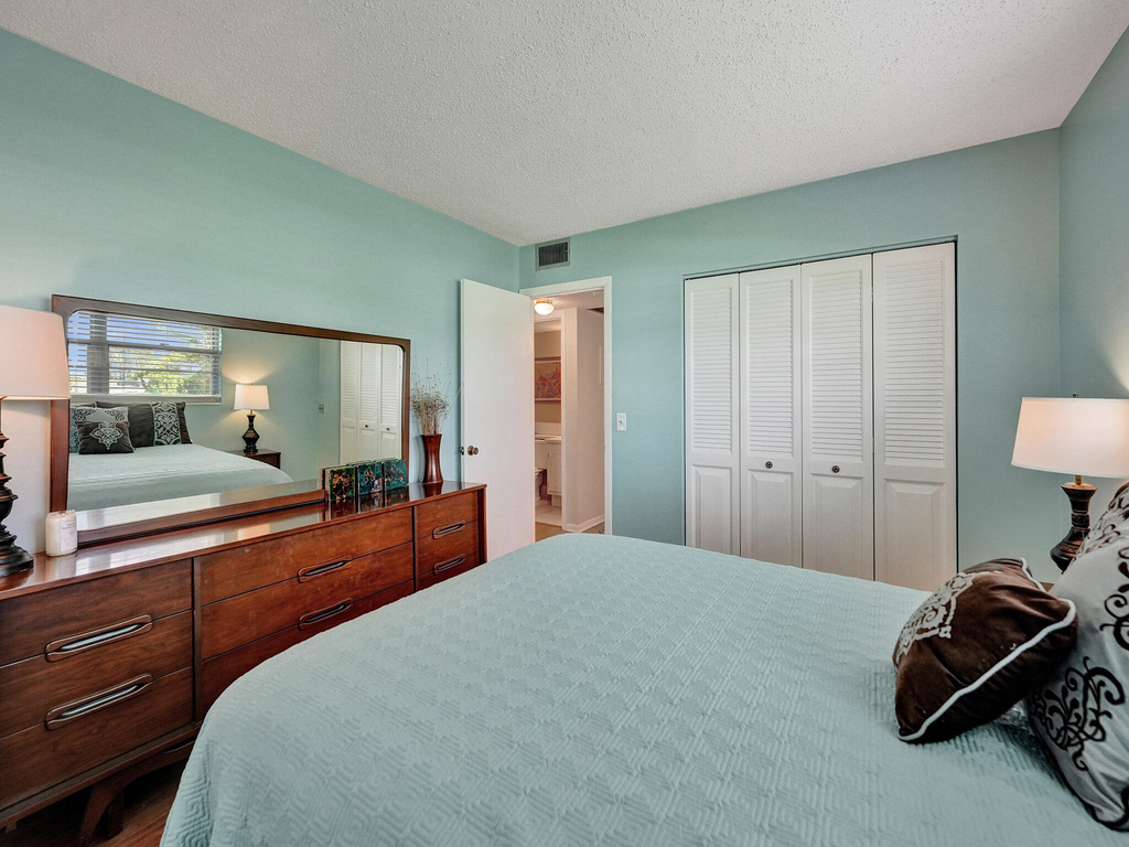 232 Farnham J - Photo 9