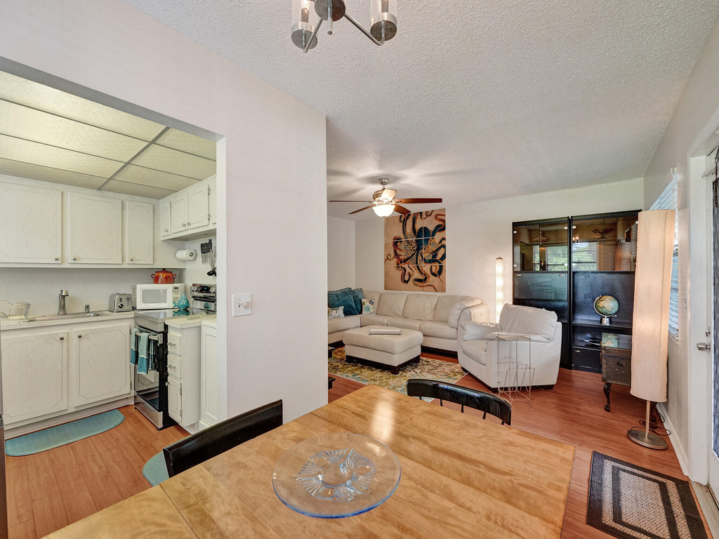 232 Farnham J - Photo 6