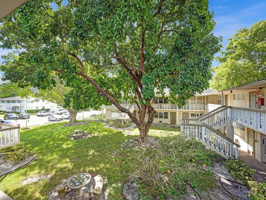 232 Farnham J - Photo 33