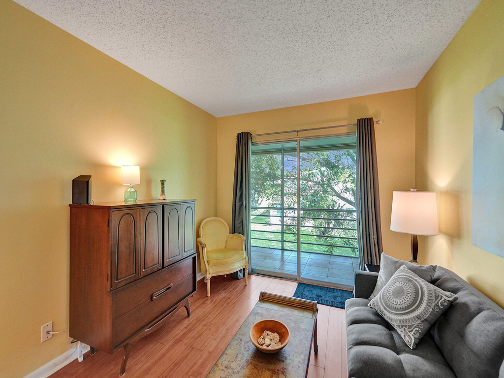 232 Farnham J - Photo 12