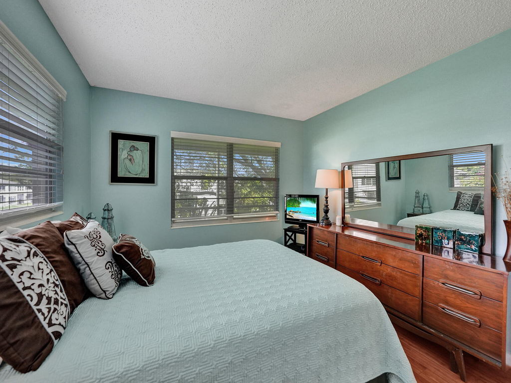 232 Farnham J - Photo 10