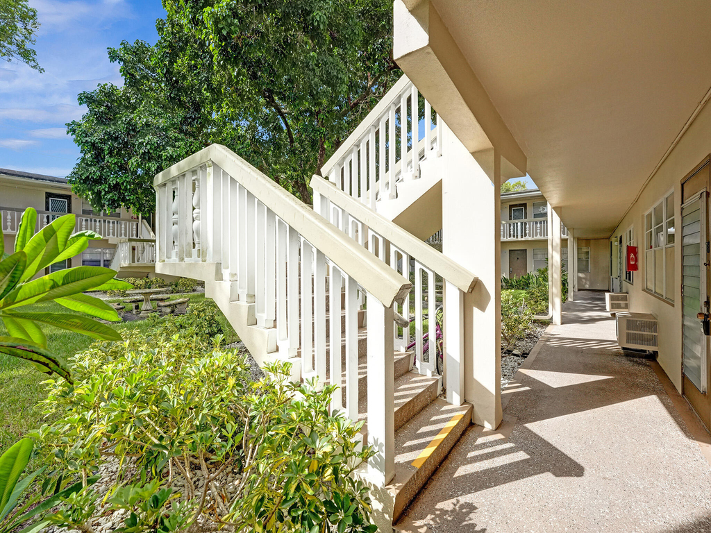 232 Farnham J - Photo 29