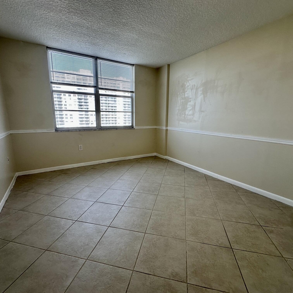 2851 Ne 183rd Street - Photo 6
