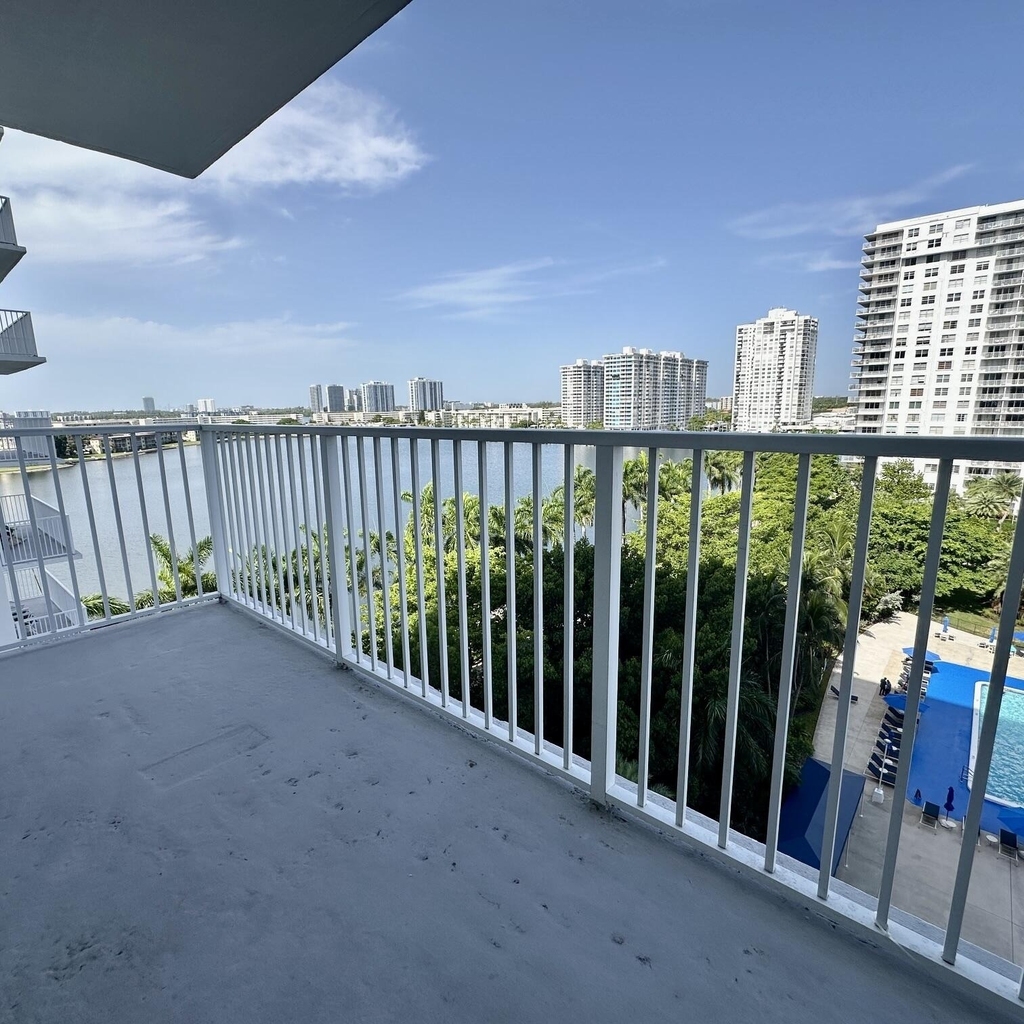 2851 Ne 183rd Street - Photo 2