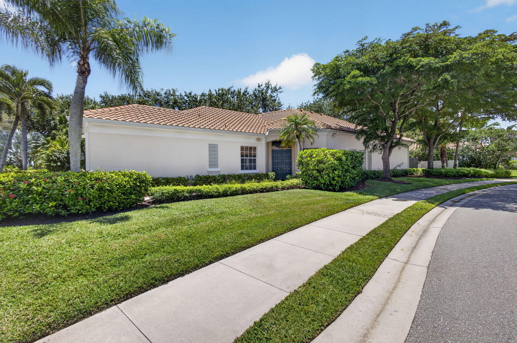 1048 Diamond Head Way - Photo 0