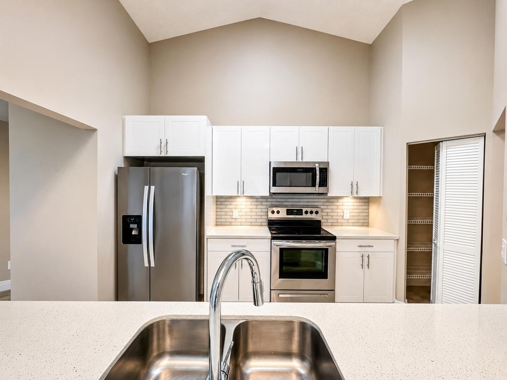 1220 Nw 15th Avenue - Photo 8