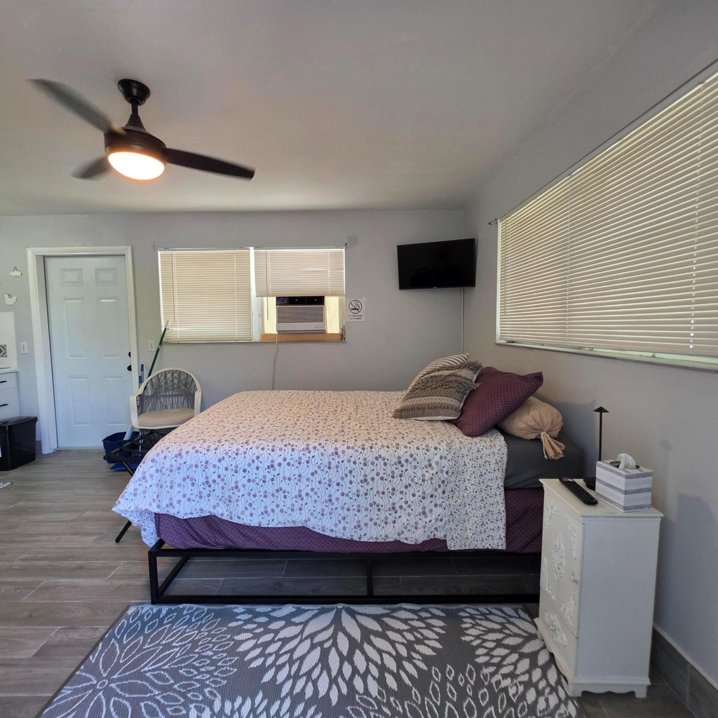 141 Se 2nd Avenue - Photo 2