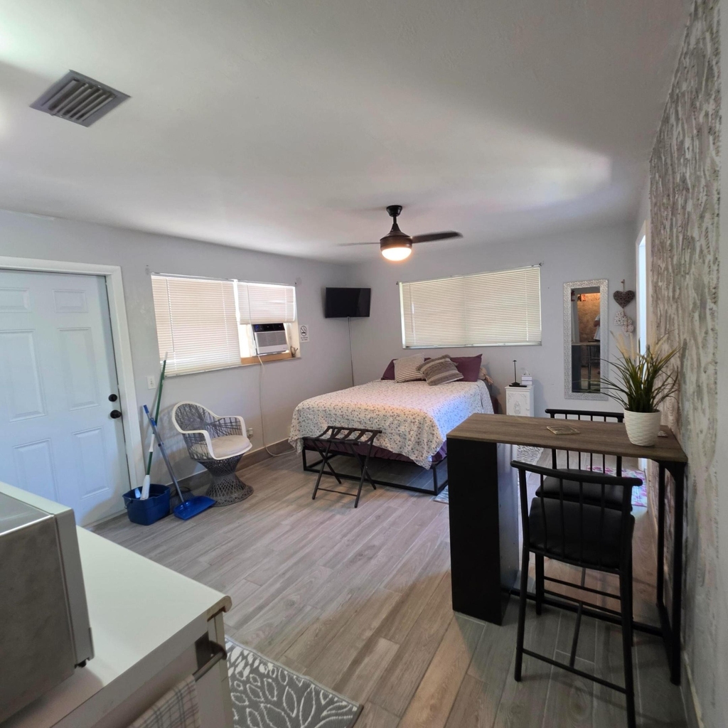 141 Se 2nd Avenue - Photo 1