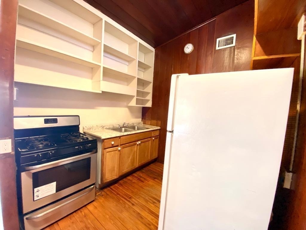 735 46th Street - Photo 1