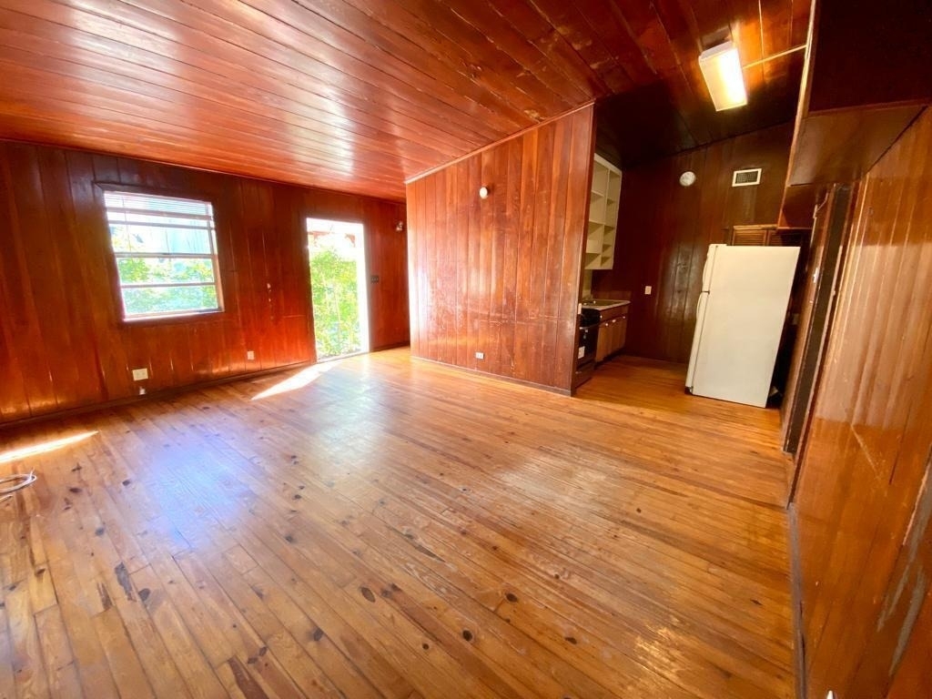735 46th Street - Photo 0