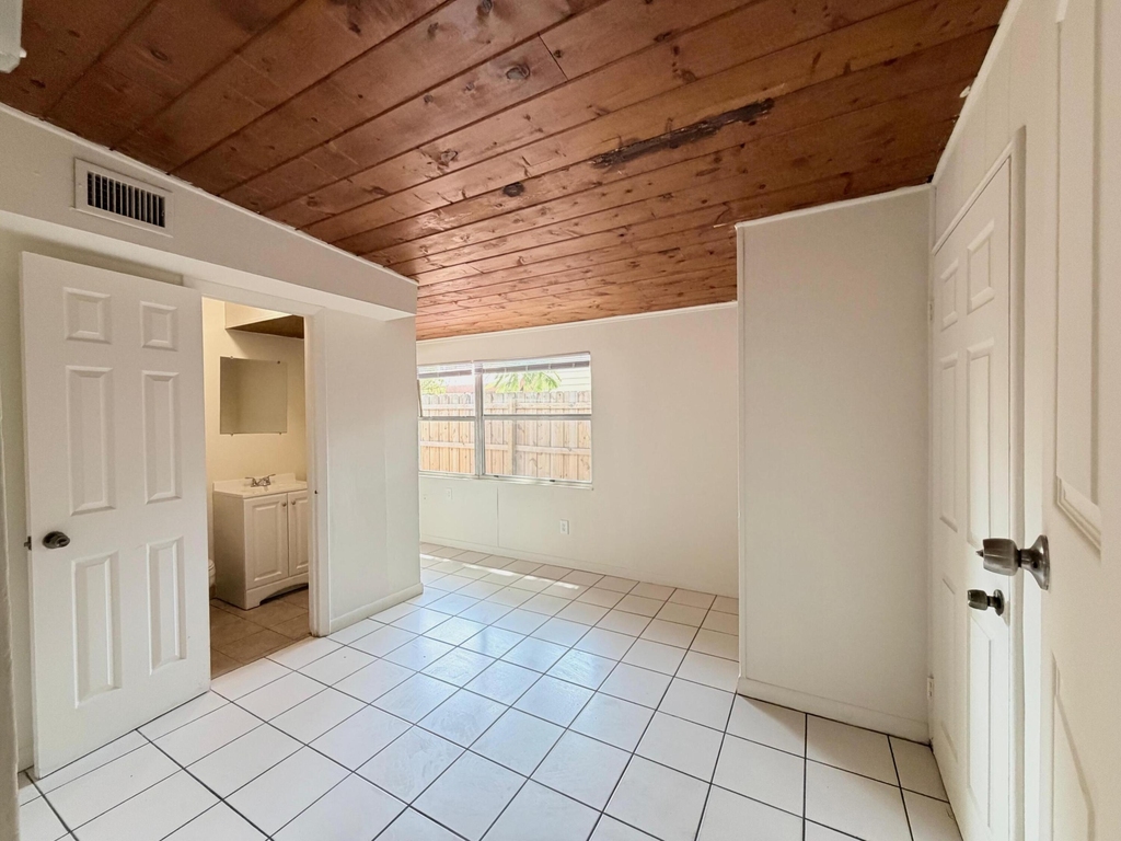 735 46th Street - Photo 9