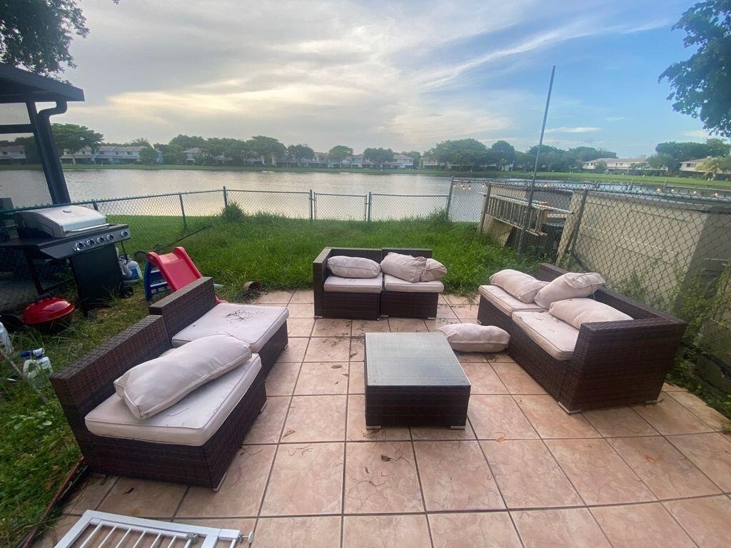 10473 Nw 3rd Street - Photo 1