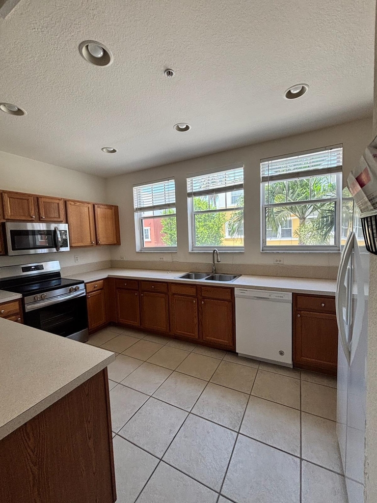 767 Millbrae Court - Photo 6