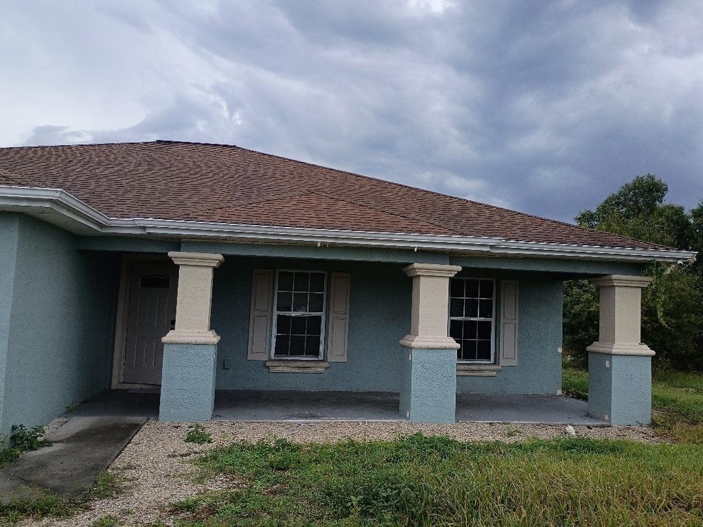 6012 Elaine Avenue N - Photo 1