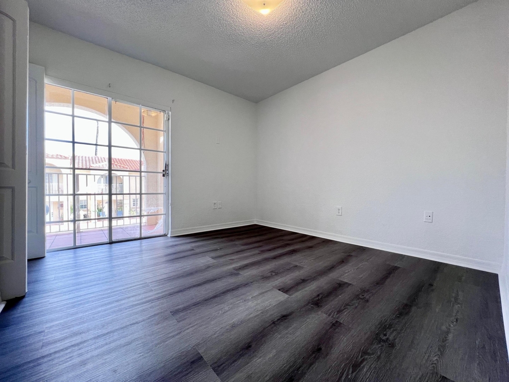 519 W 68th Street - Photo 13