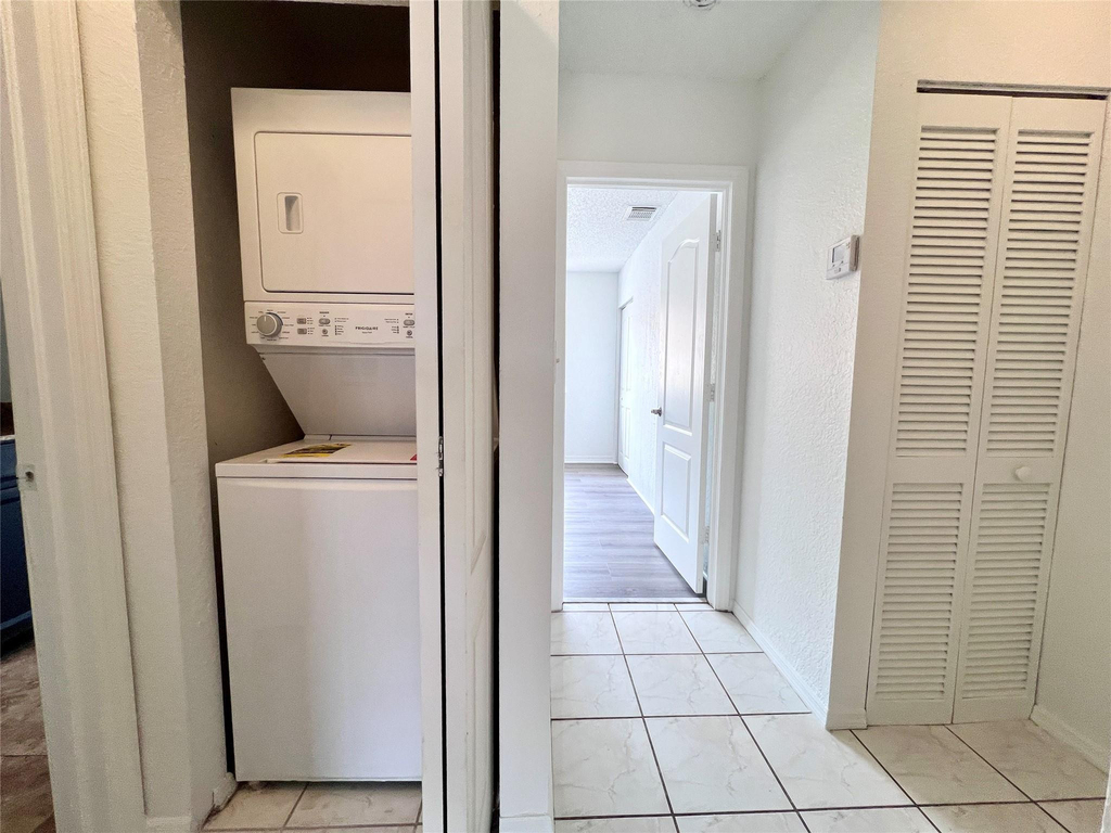 519 W 68th Street - Photo 12