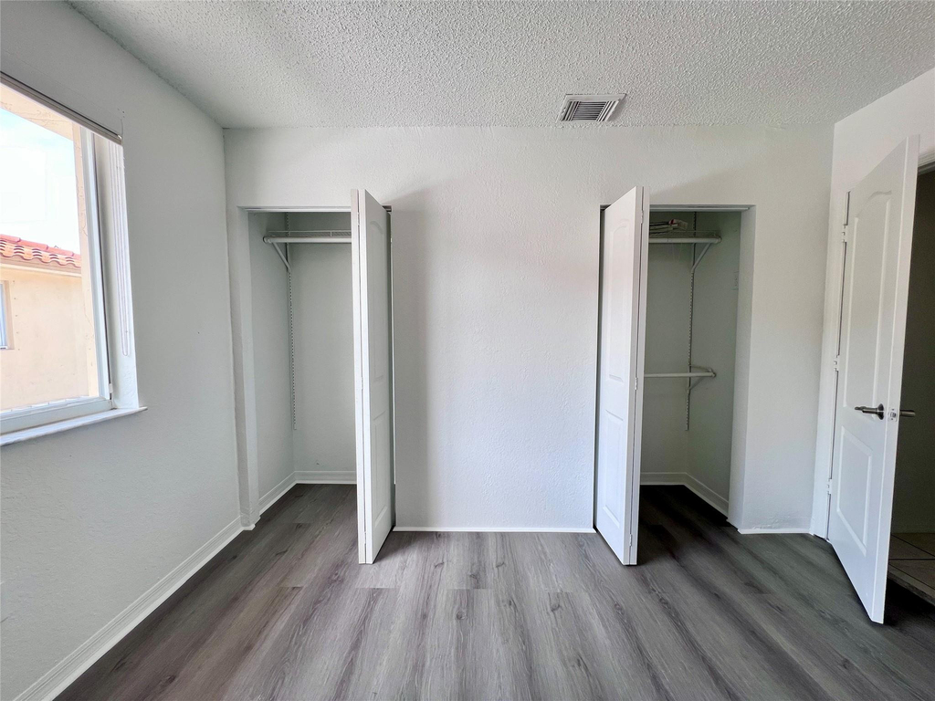 519 W 68th Street - Photo 8