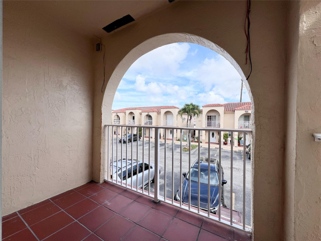 519 W 68th Street - Photo 14