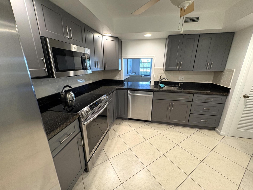 640 Tennis Club Drive - Photo 3