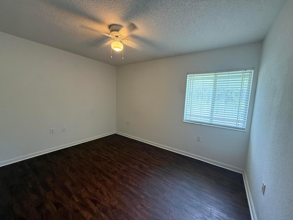 231 Sw Palm Drive - Photo 17