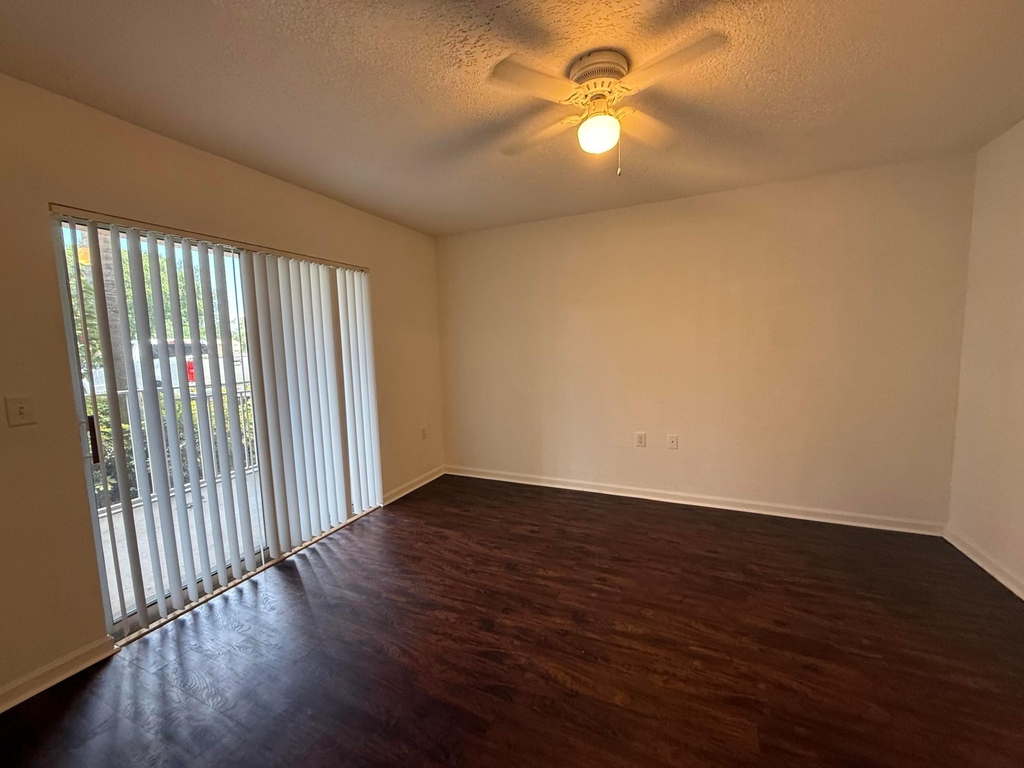 231 Sw Palm Drive - Photo 8