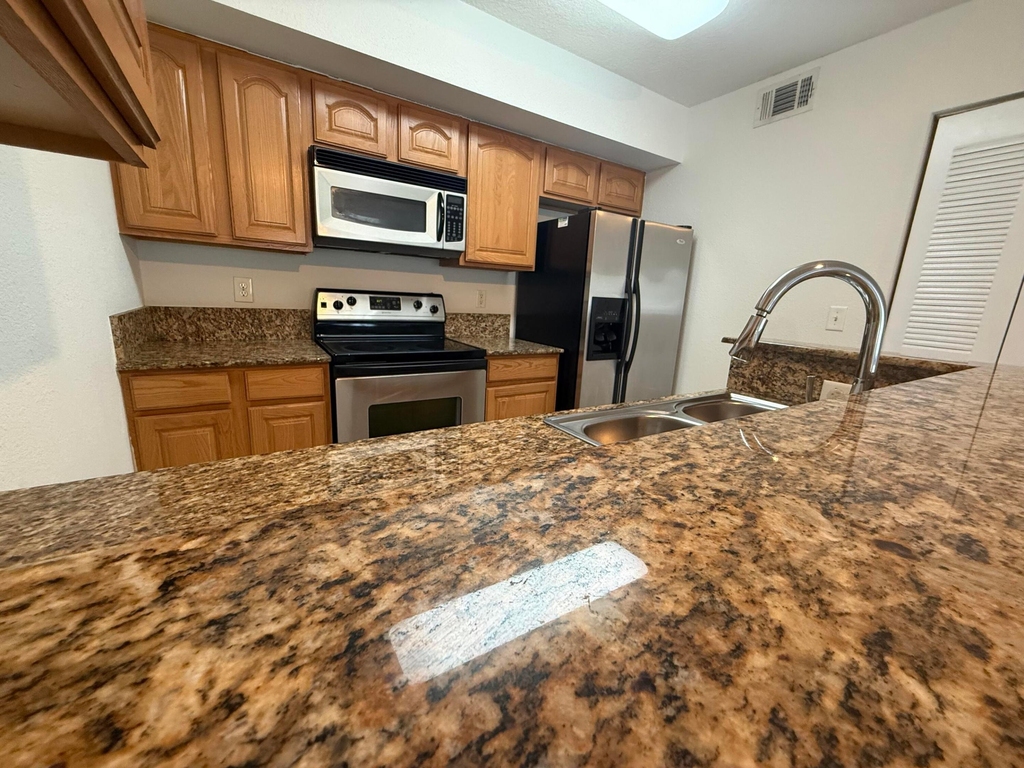 231 Sw Palm Drive - Photo 6