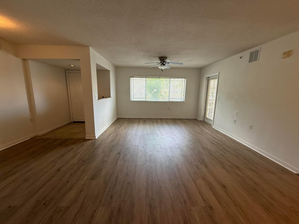 231 Sw Palm Drive - Photo 3