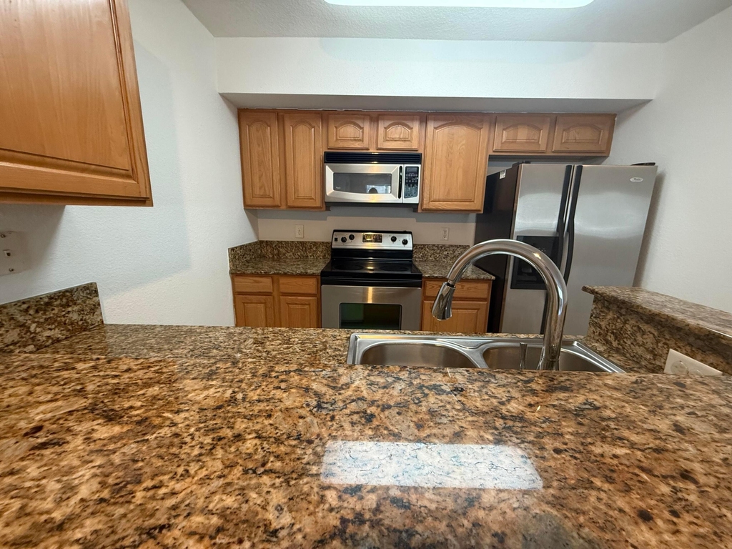231 Sw Palm Drive - Photo 7