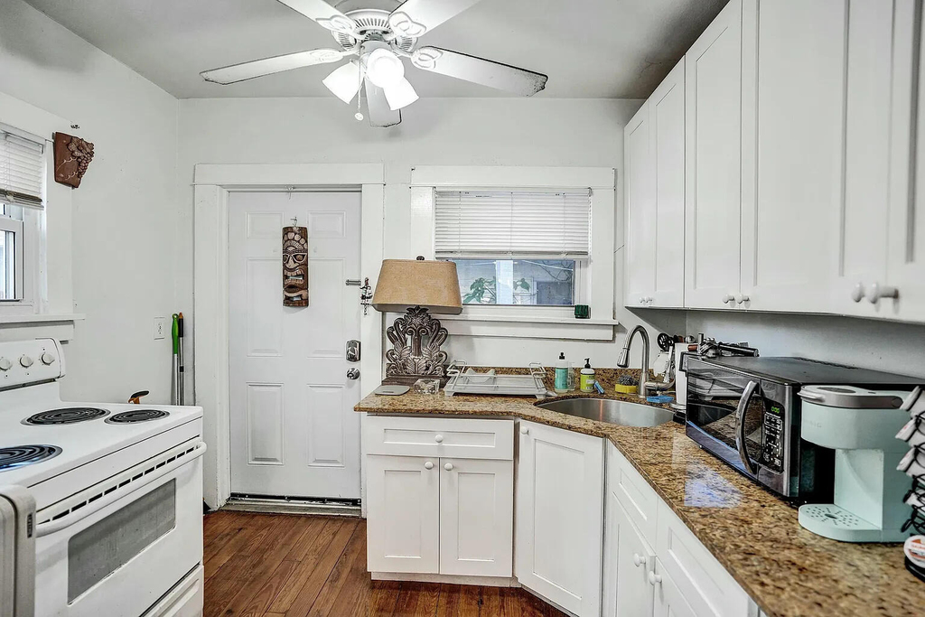 420 3rd Avenue S - Photo 0