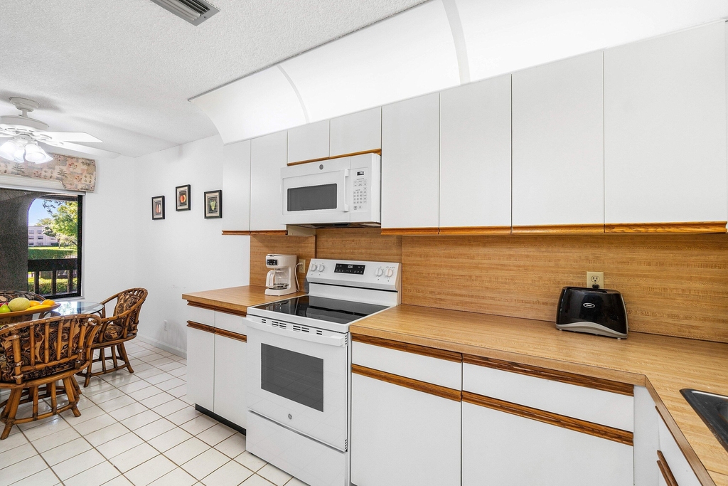 10137 Mangrove Drive - Photo 9