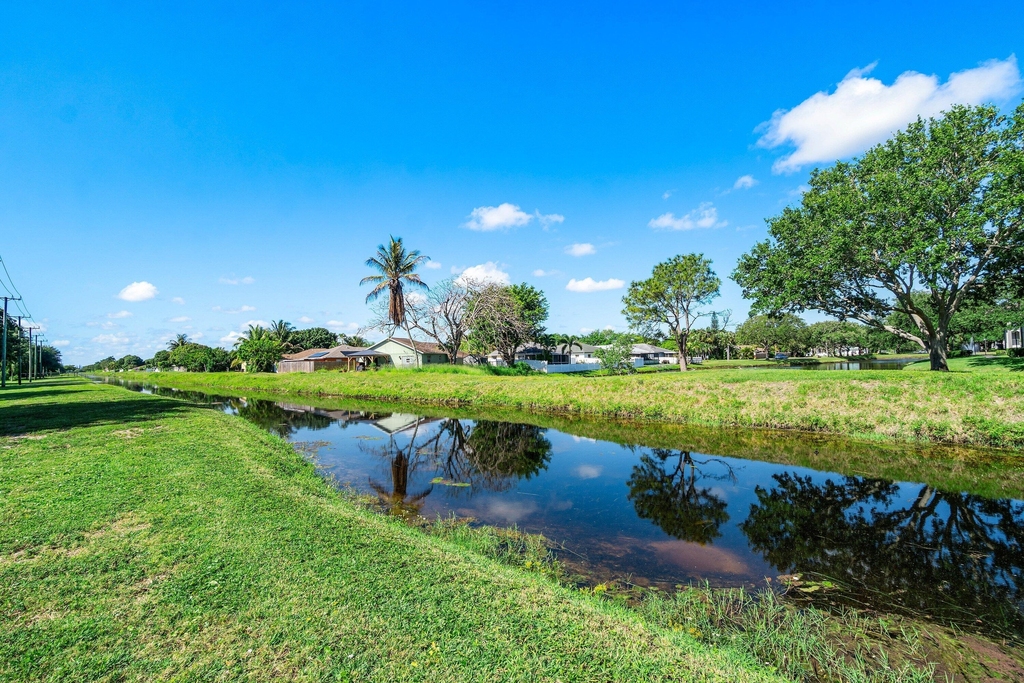 10137 Mangrove Drive - Photo 35