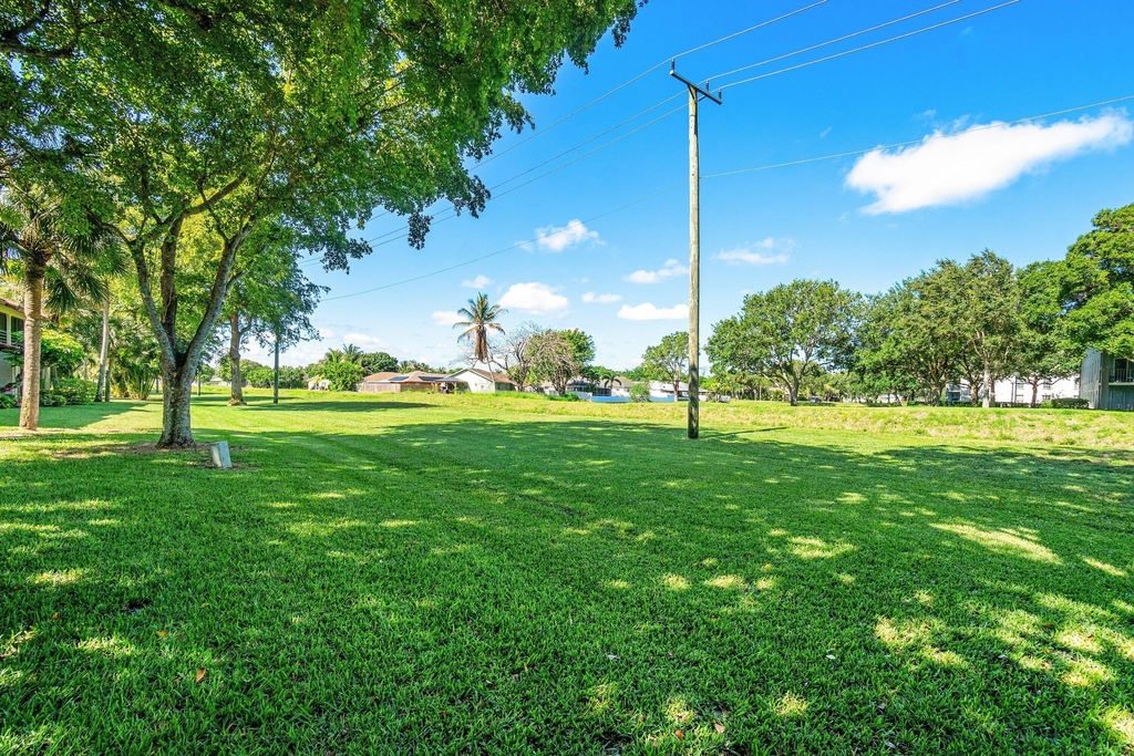 10137 Mangrove Drive - Photo 37