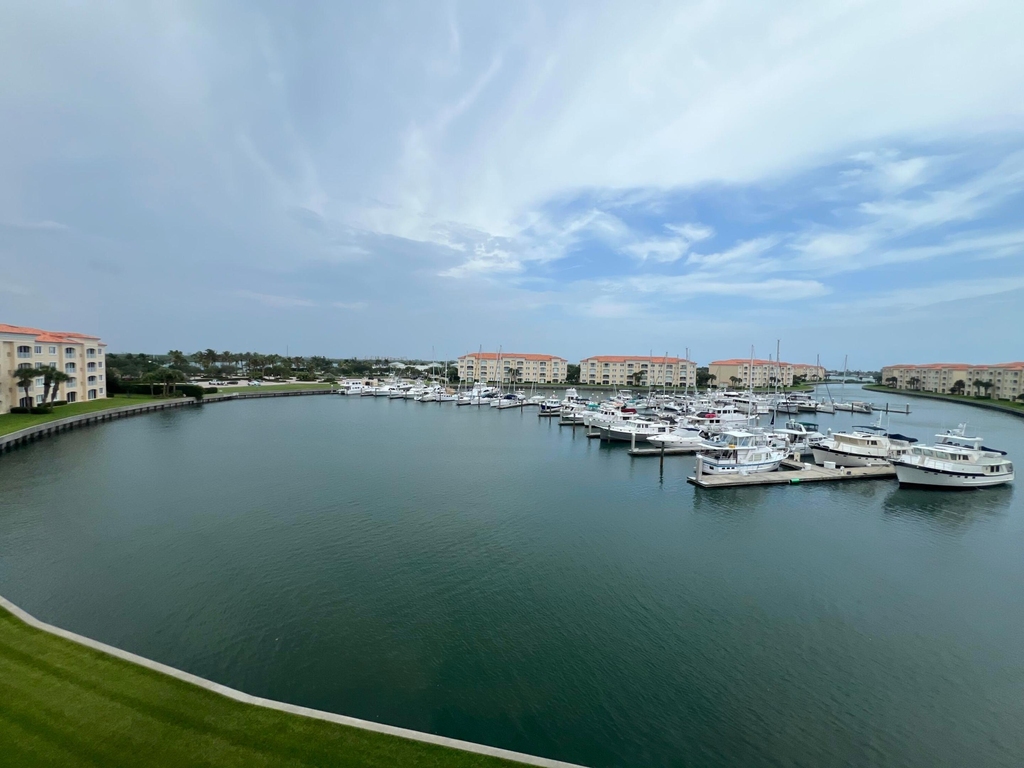 13 Harbour Isles Drive W - Photo 0