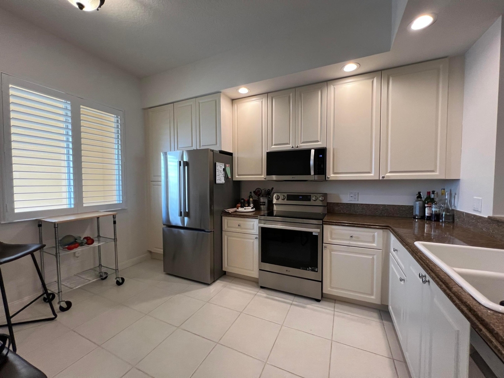 13 Harbour Isles Drive W - Photo 2