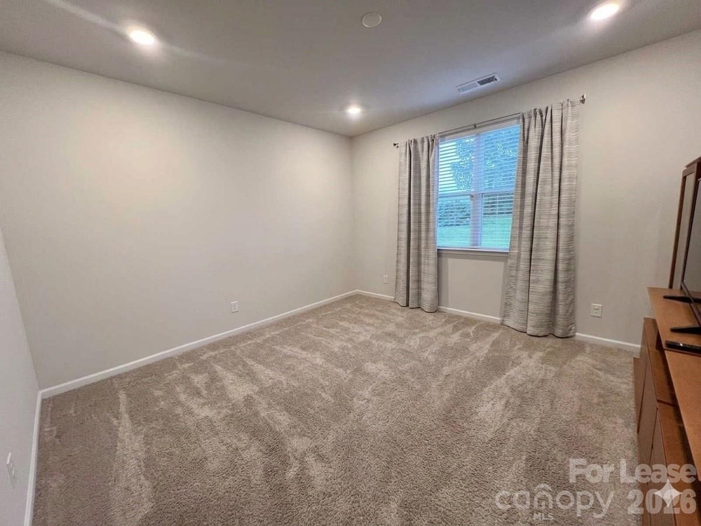 8010 Foxcroft Drive - Photo 9