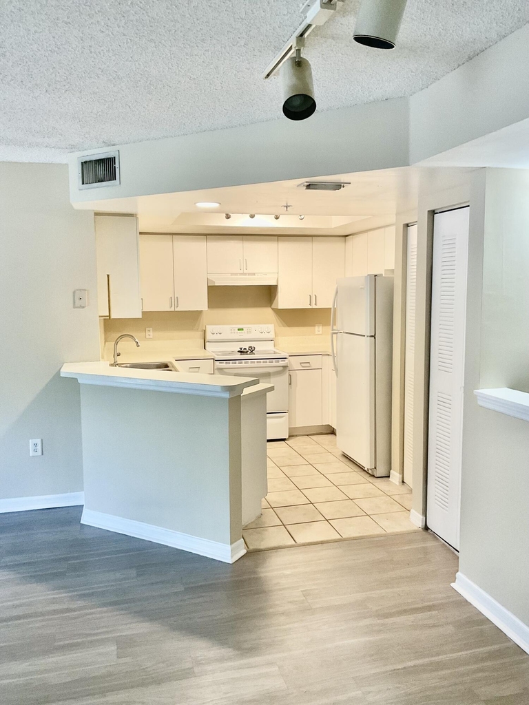 4163 N Haverhill Road - Photo 4