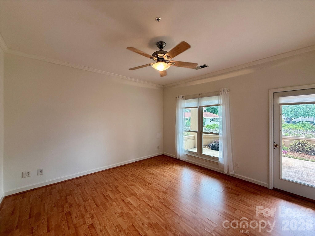 18009 Kings Point Drive - Photo 19