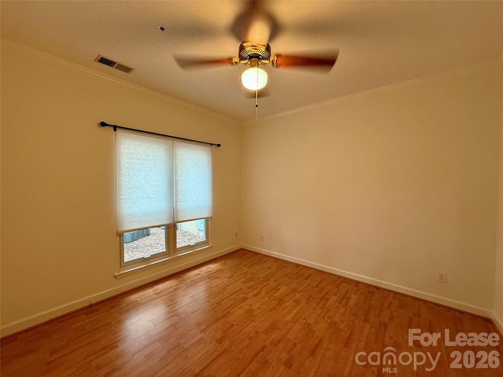 18009 Kings Point Drive - Photo 11