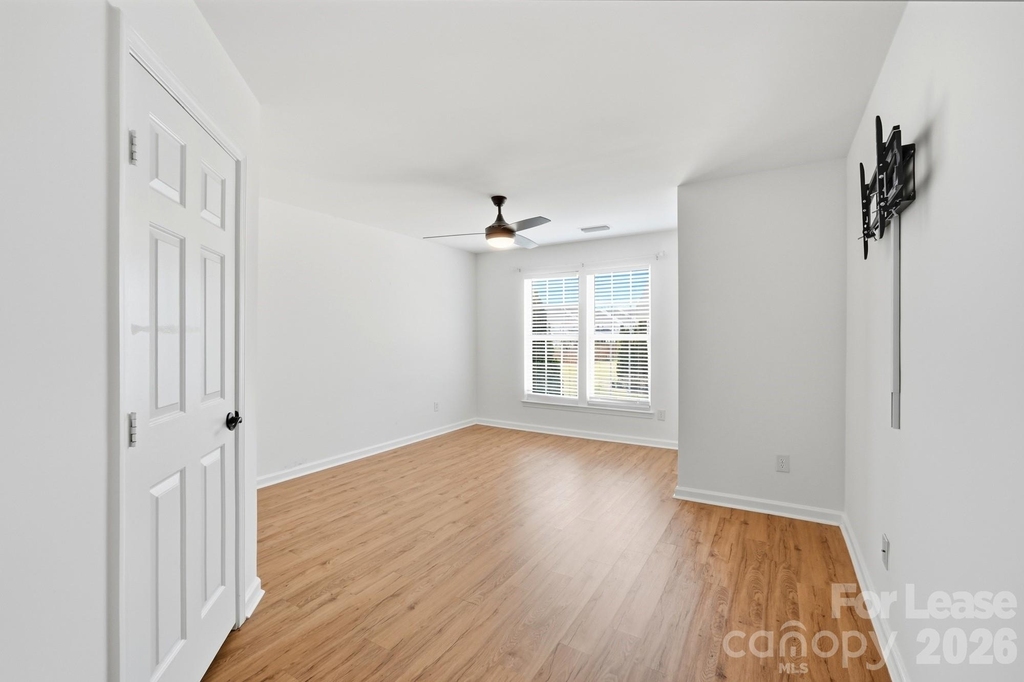 4084 Holly Villa Circle - Photo 33