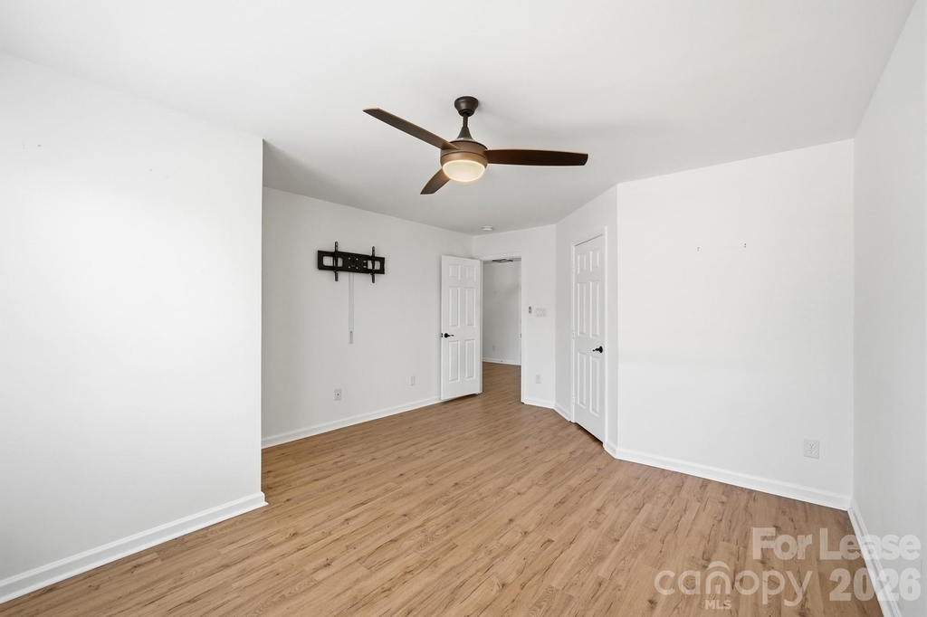 4084 Holly Villa Circle - Photo 34