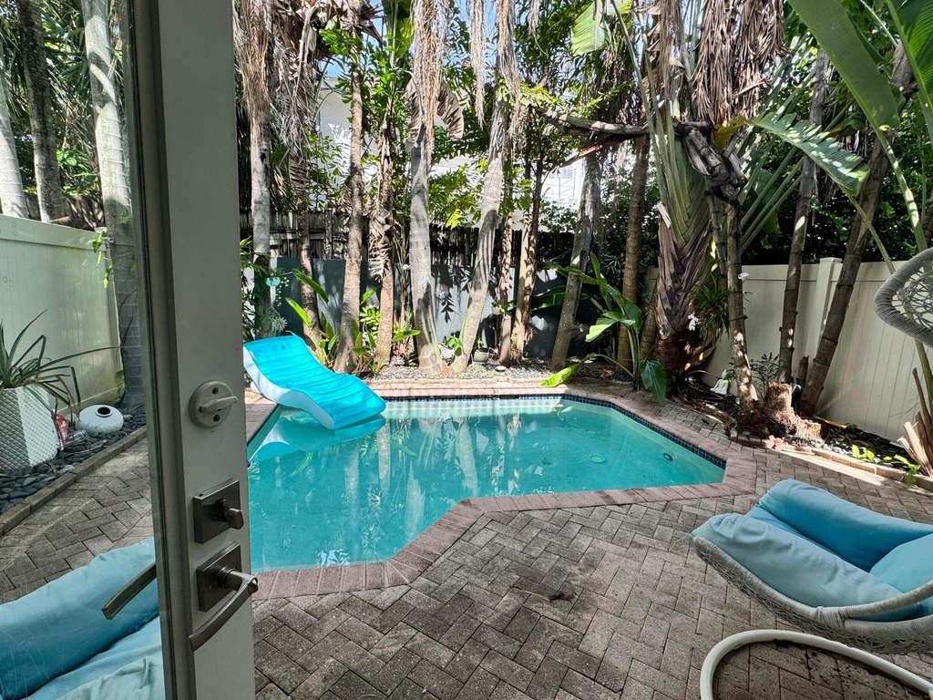 808 N Victoria Park Road - Photo 2