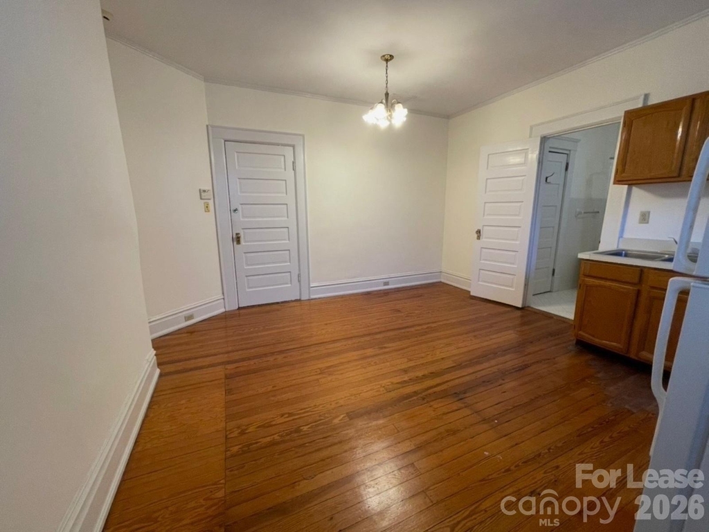 501 E Kingston Avenue - Photo 6