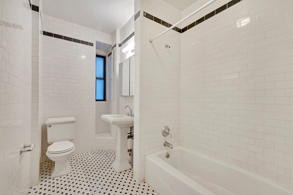 121 Madison Avenue - Photo 4