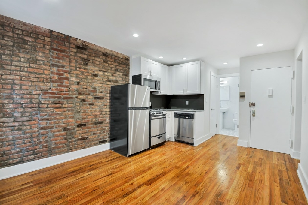 Christopher Street - Photo 2