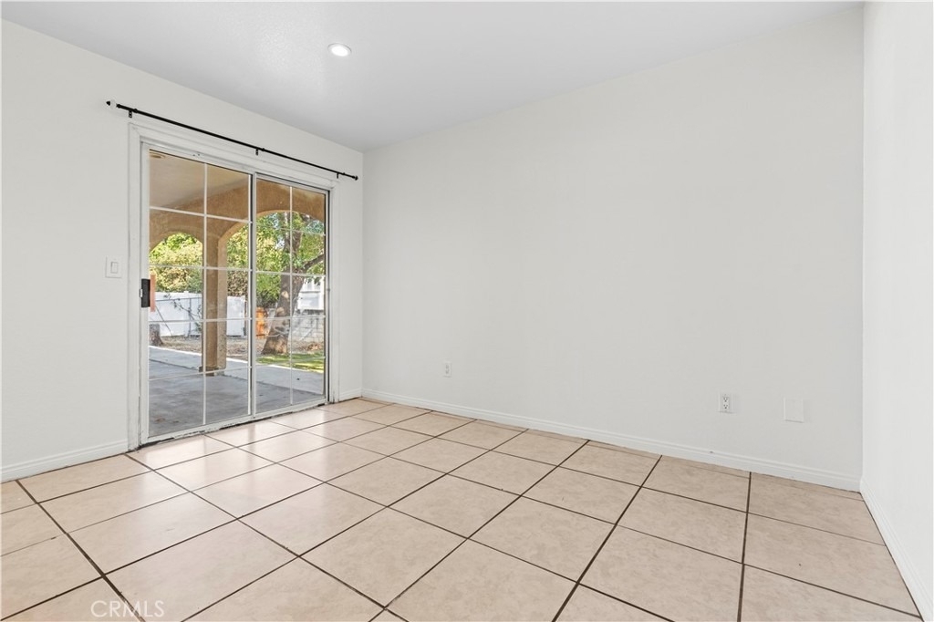10127 Finch Ave - Photo 10