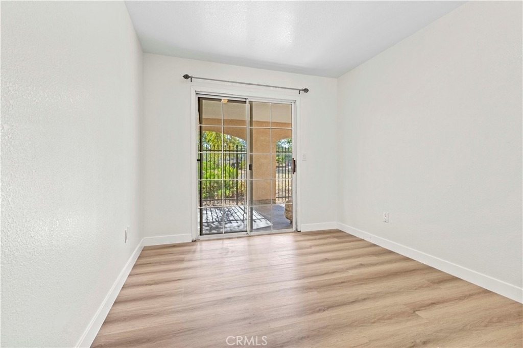 10127 Finch Ave - Photo 7